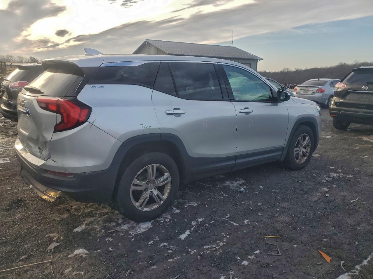 2018 GMC TERRAIN SLE photo 3