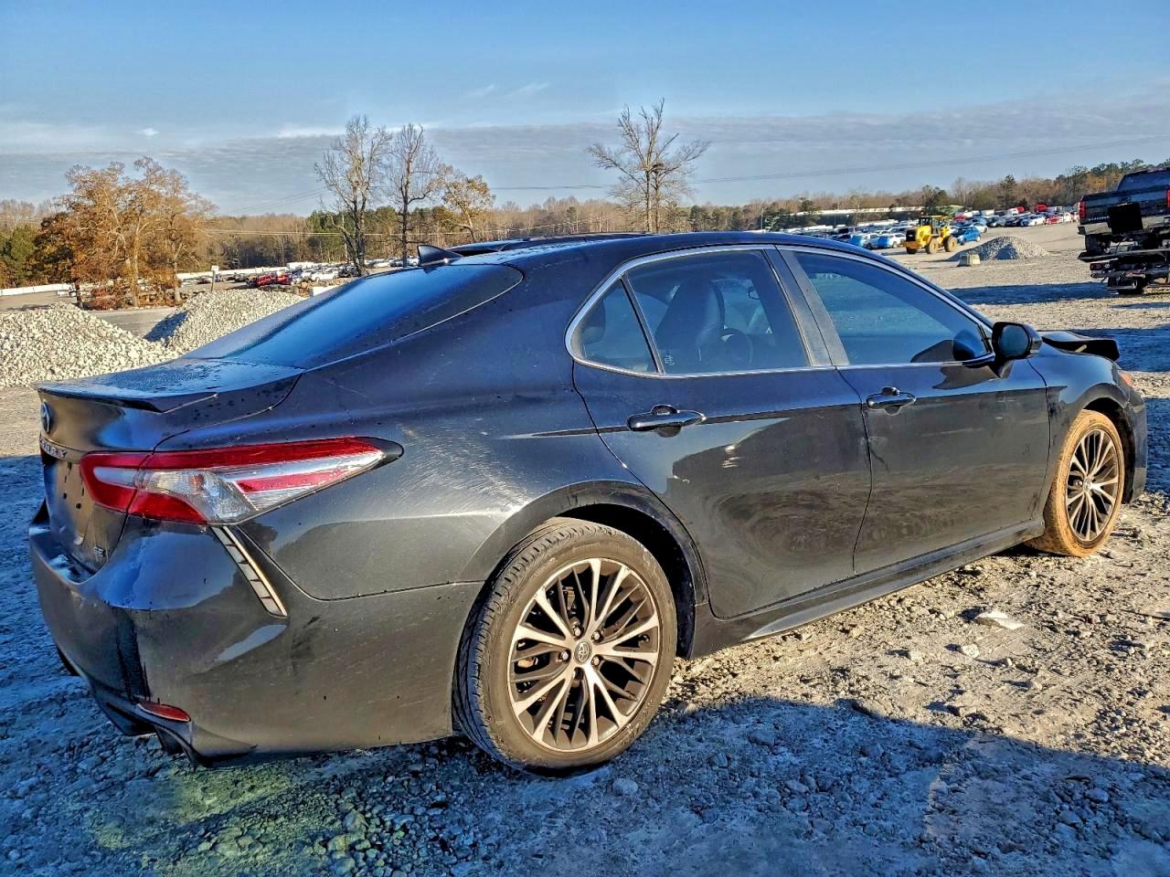 2019 TOYOTA CAMRY L photo 3