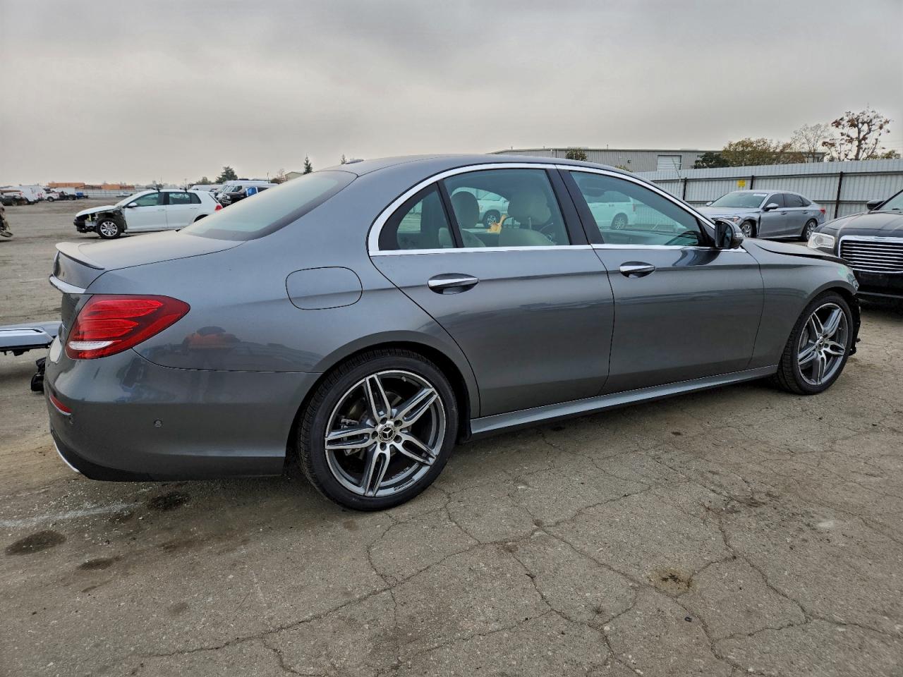 2018 MERCEDES-BENZ E 300 photo 3