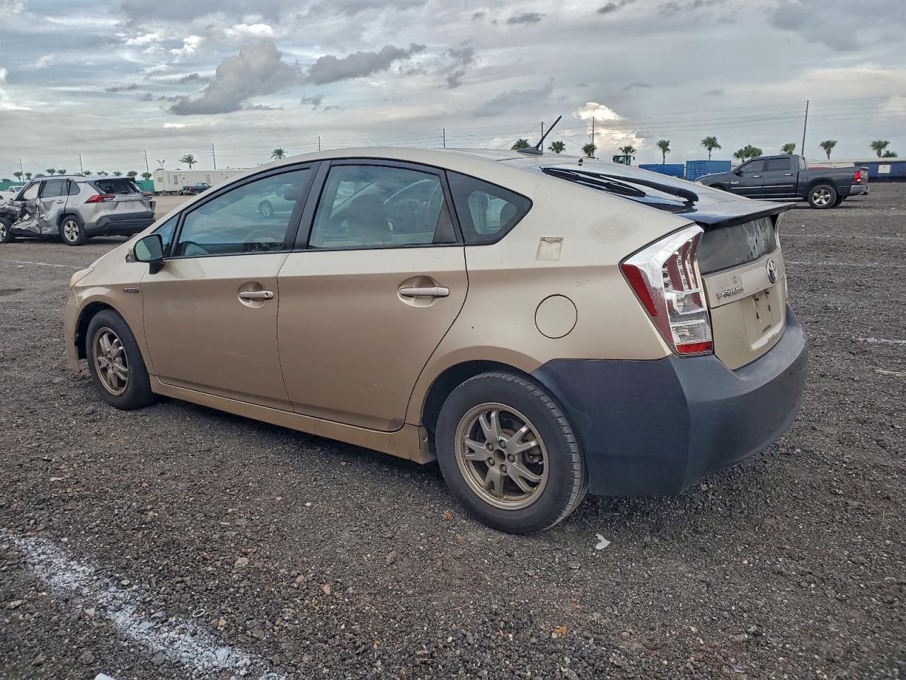 2010 TOYOTA PRIUS photo 2
