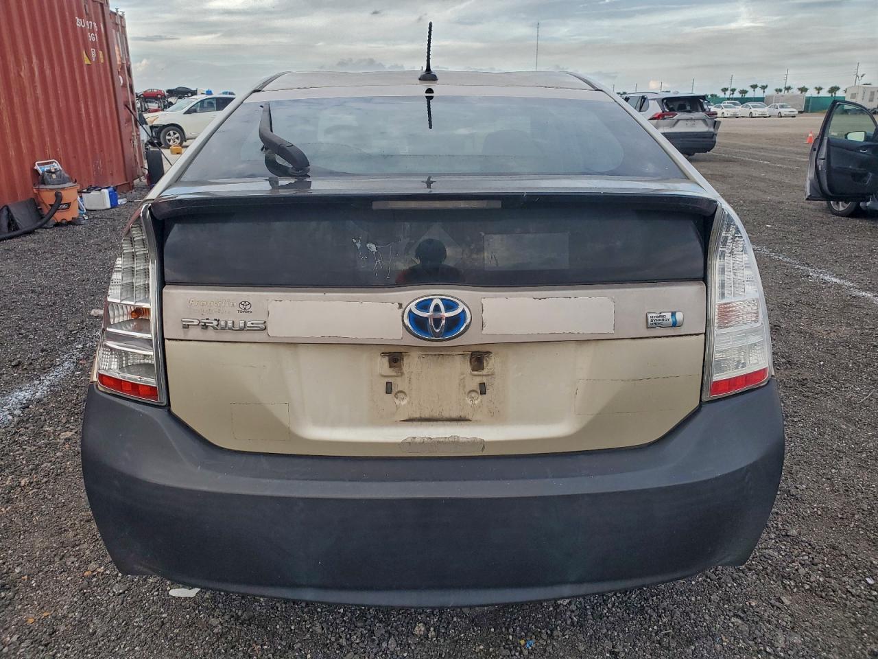 2010 TOYOTA PRIUS photo 6
