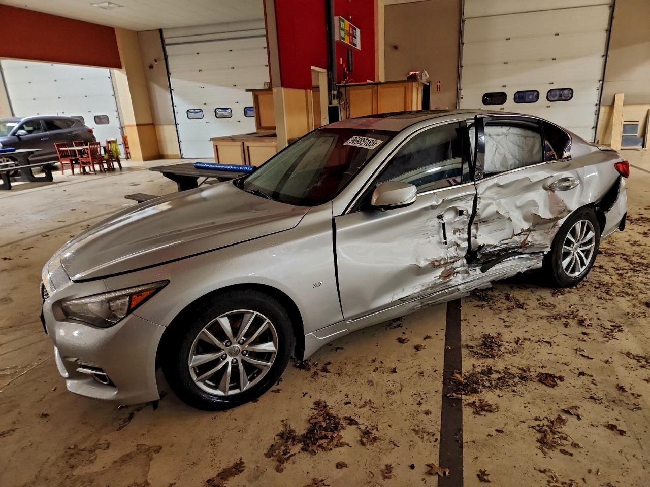 2015 INFINITI Q50