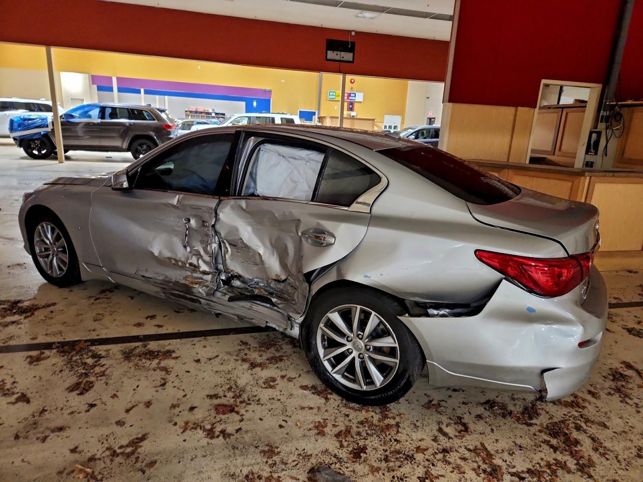 2015 INFINITI Q50 BASE photo 2