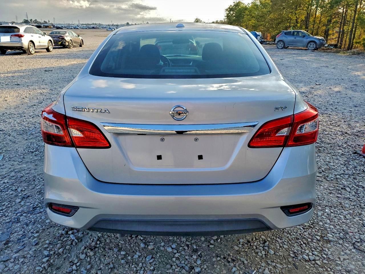 2018 NISSAN SENTRA S photo 6