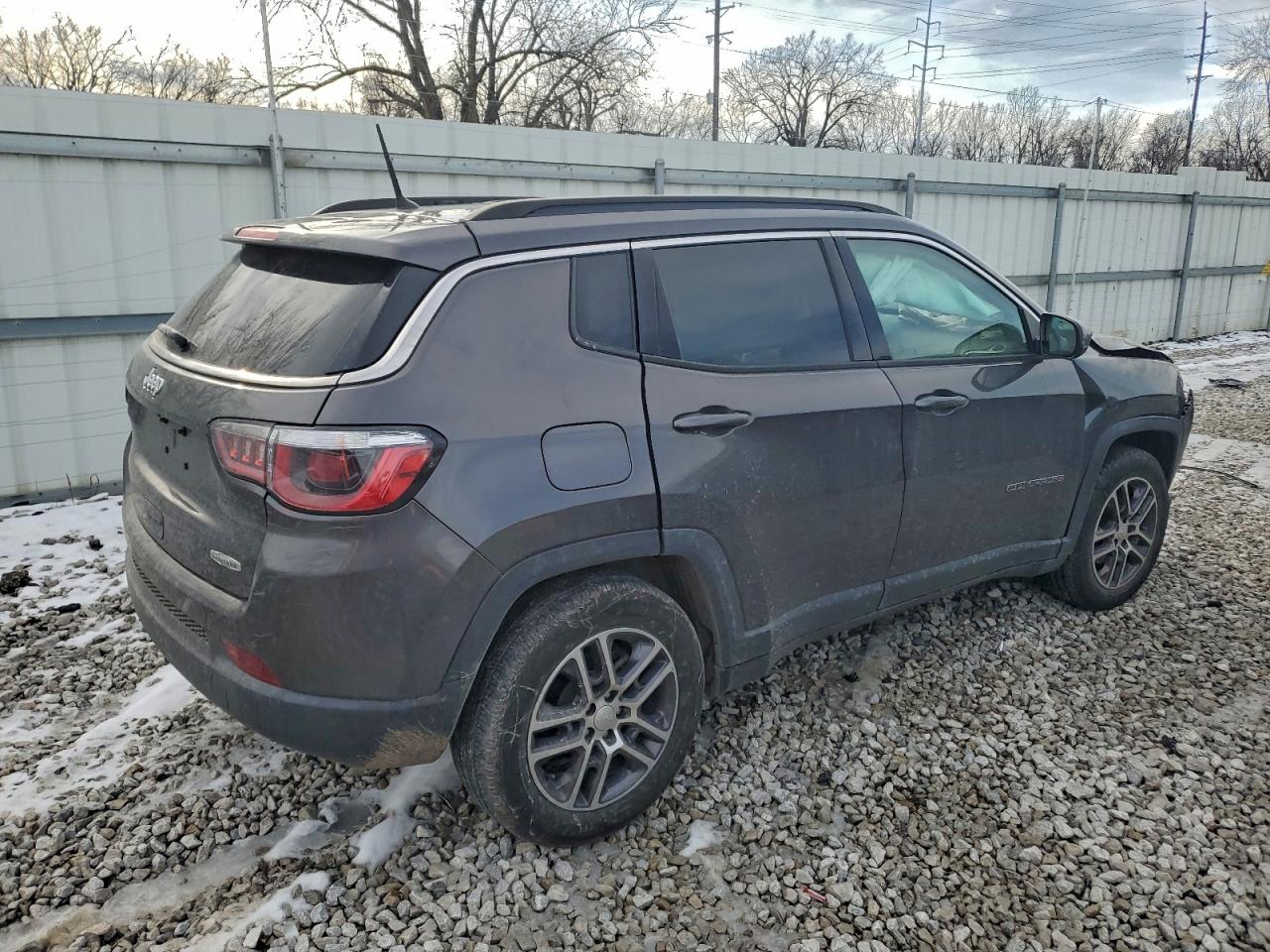 2017 JEEP COMPASS LATITUDE photo 3