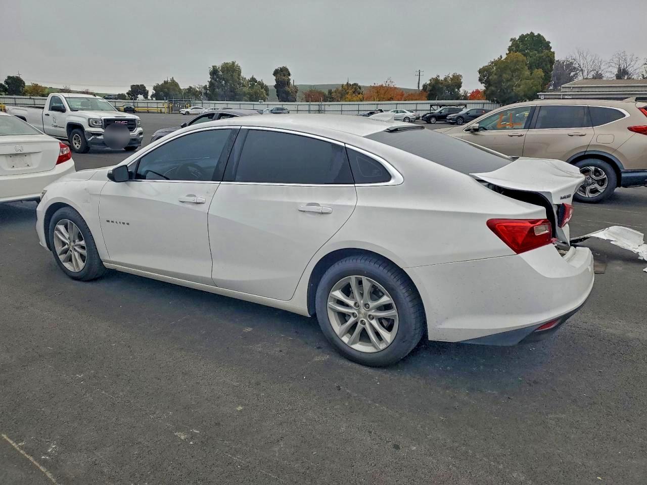 2018 CHEVROLET MALIBU LT photo 2
