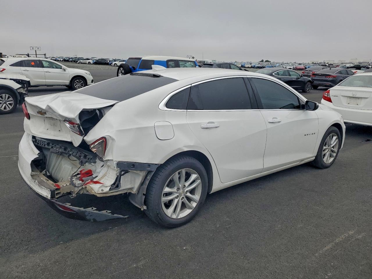 2018 CHEVROLET MALIBU LT photo 3