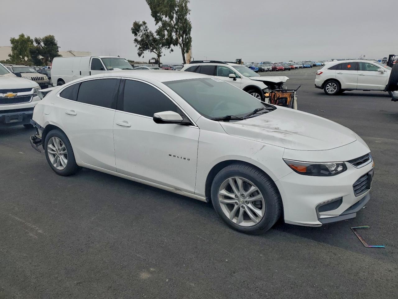 2018 CHEVROLET MALIBU LT photo 4