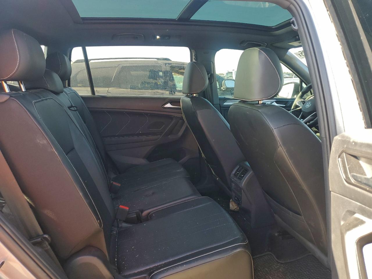 2024 VOLKSWAGEN TIGUAN SE R-LINE BLACK photo 10