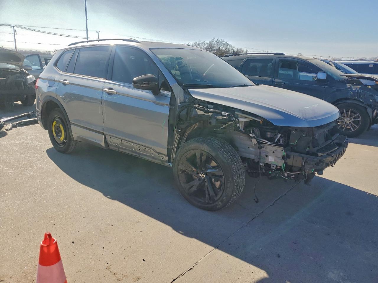 2024 VOLKSWAGEN TIGUAN SE R-LINE BLACK photo 4