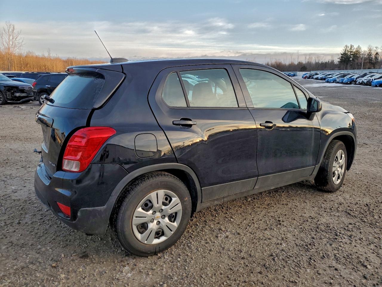 2018 CHEVROLET TRAX LS photo 3