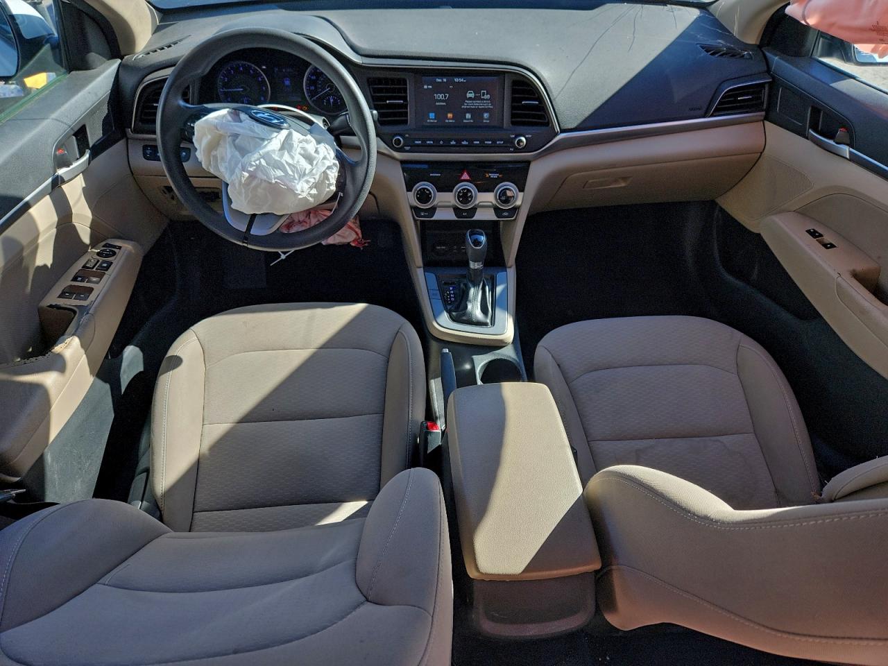 2019 HYUNDAI ELANTRA SEL photo 8