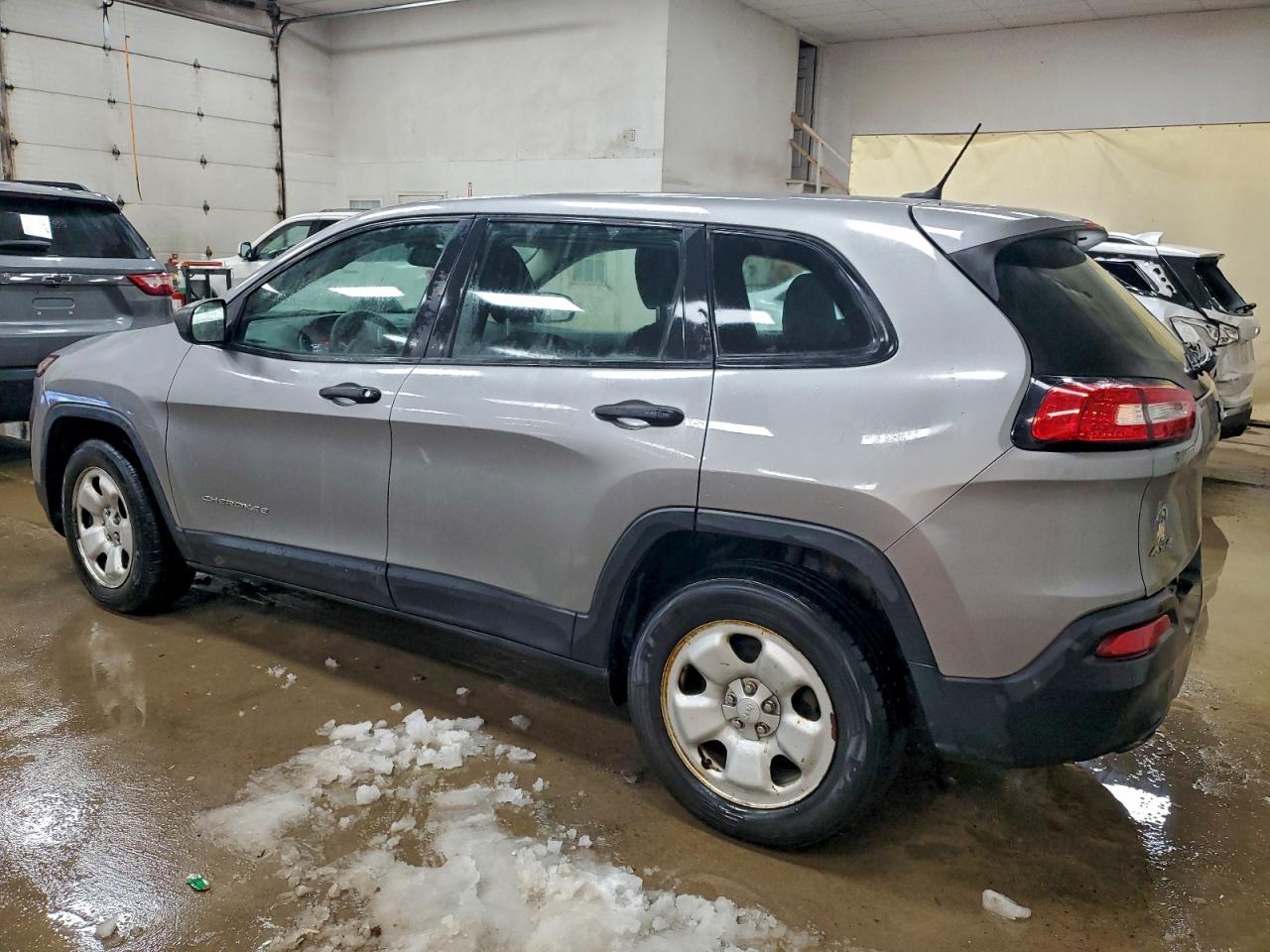 2015 JEEP CHEROKEE SPORT photo 2