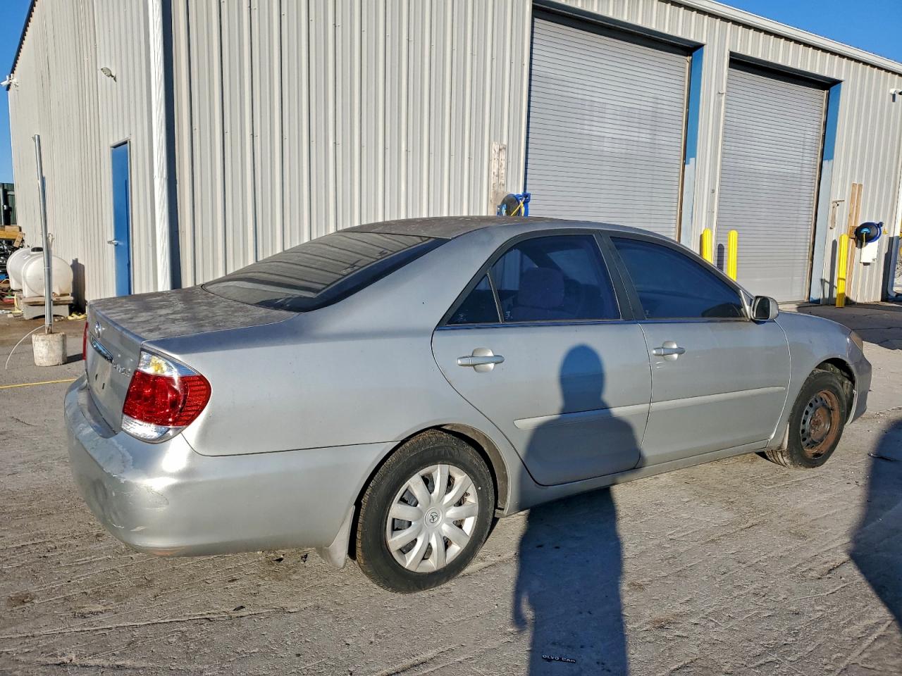 2006 TOYOTA CAMRY LE photo 3