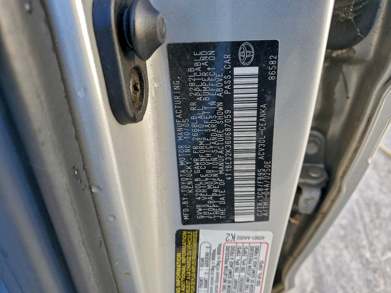 2006 TOYOTA CAMRY LE photo 12