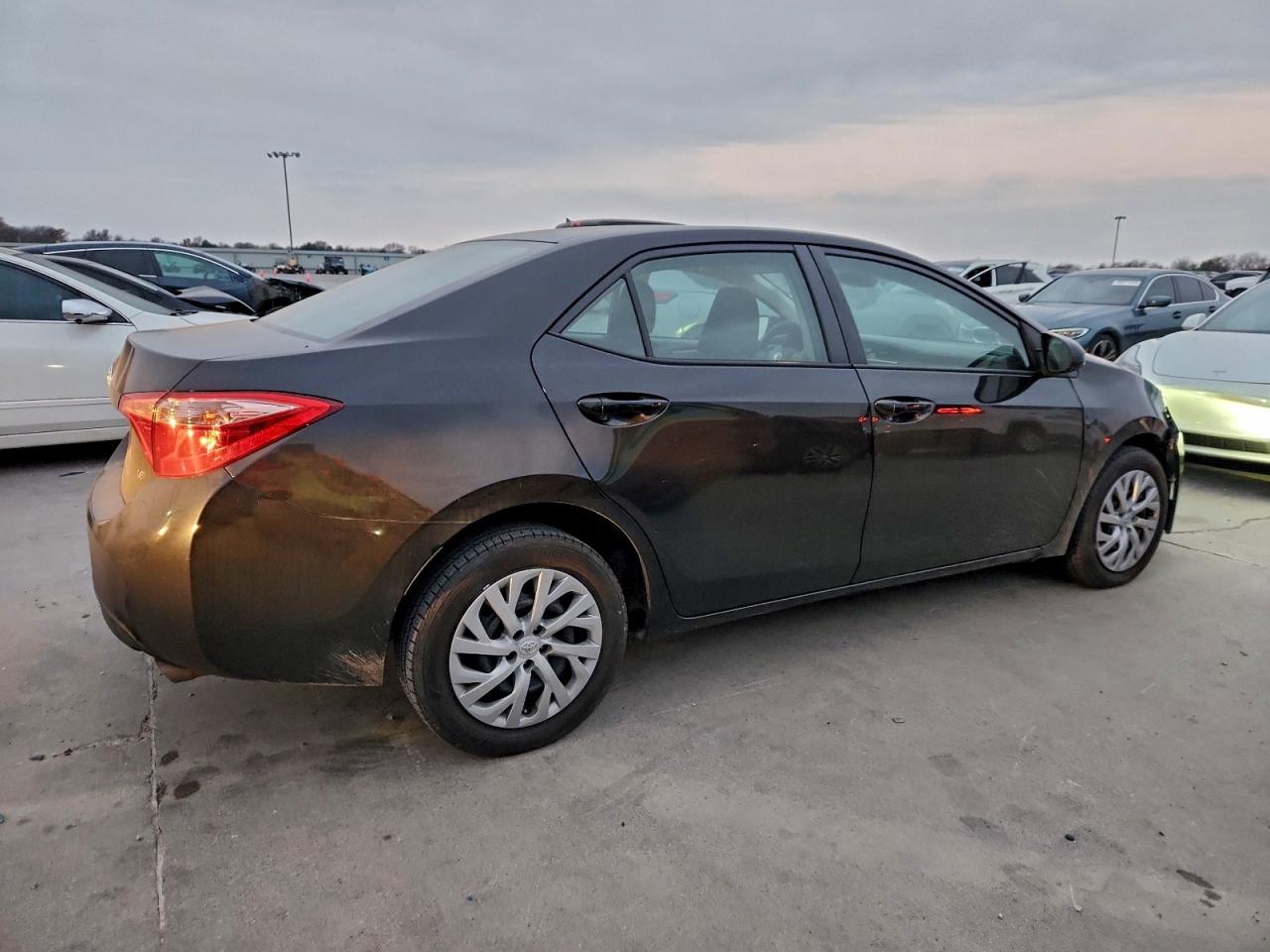 2017 TOYOTA COROLLA L photo 3