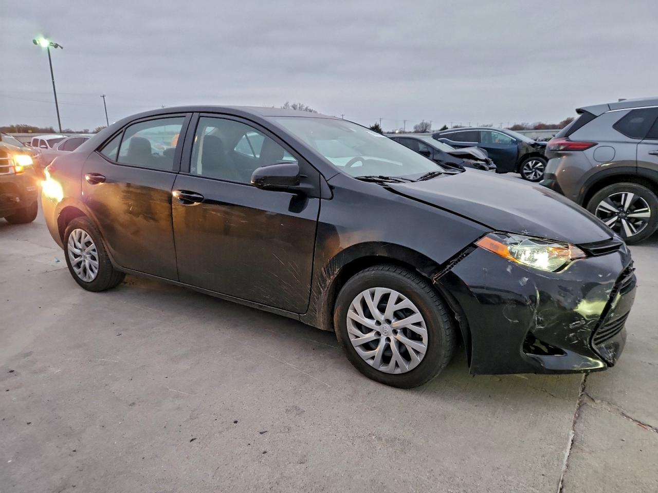 2017 TOYOTA COROLLA L photo 4