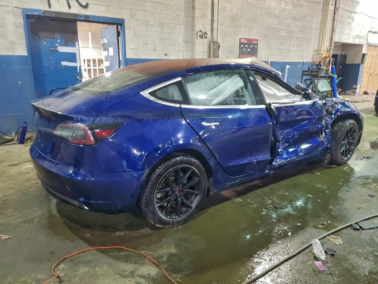 2018 TESLA MODEL 3 photo 3