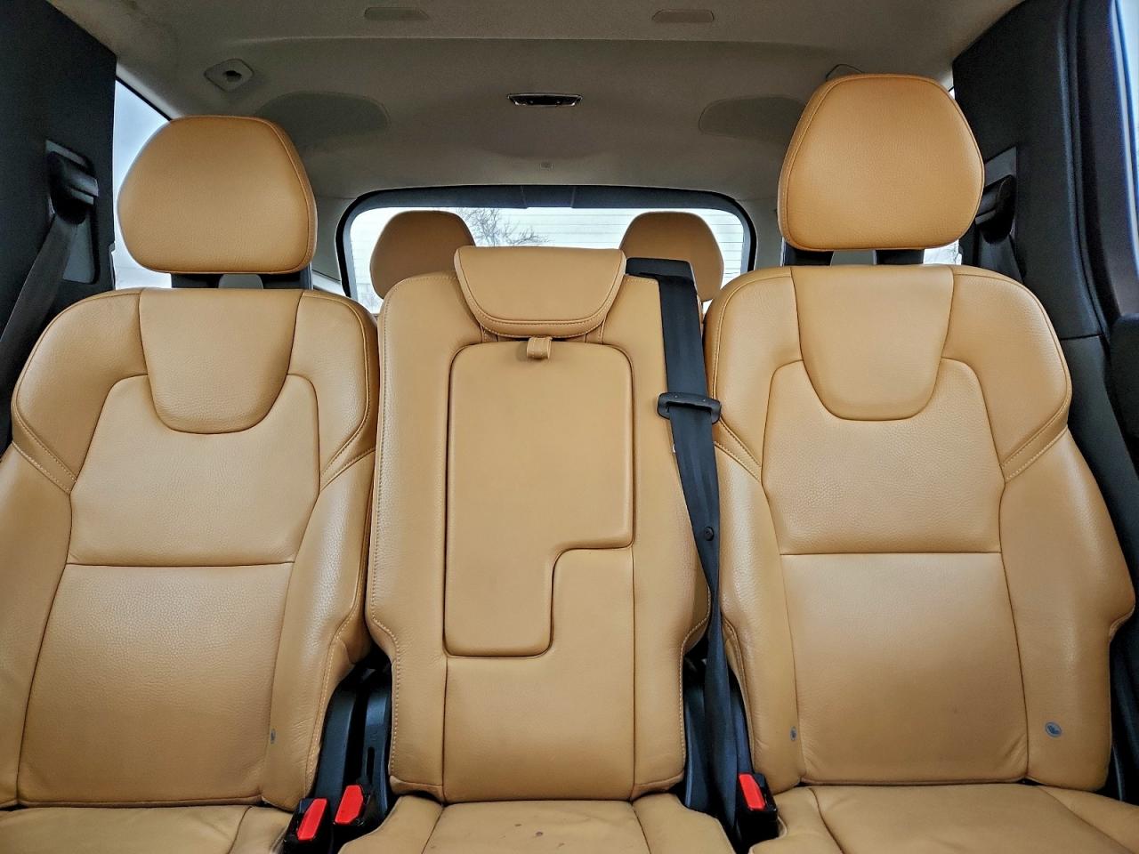 2016 VOLVO XC90 T6 photo 10