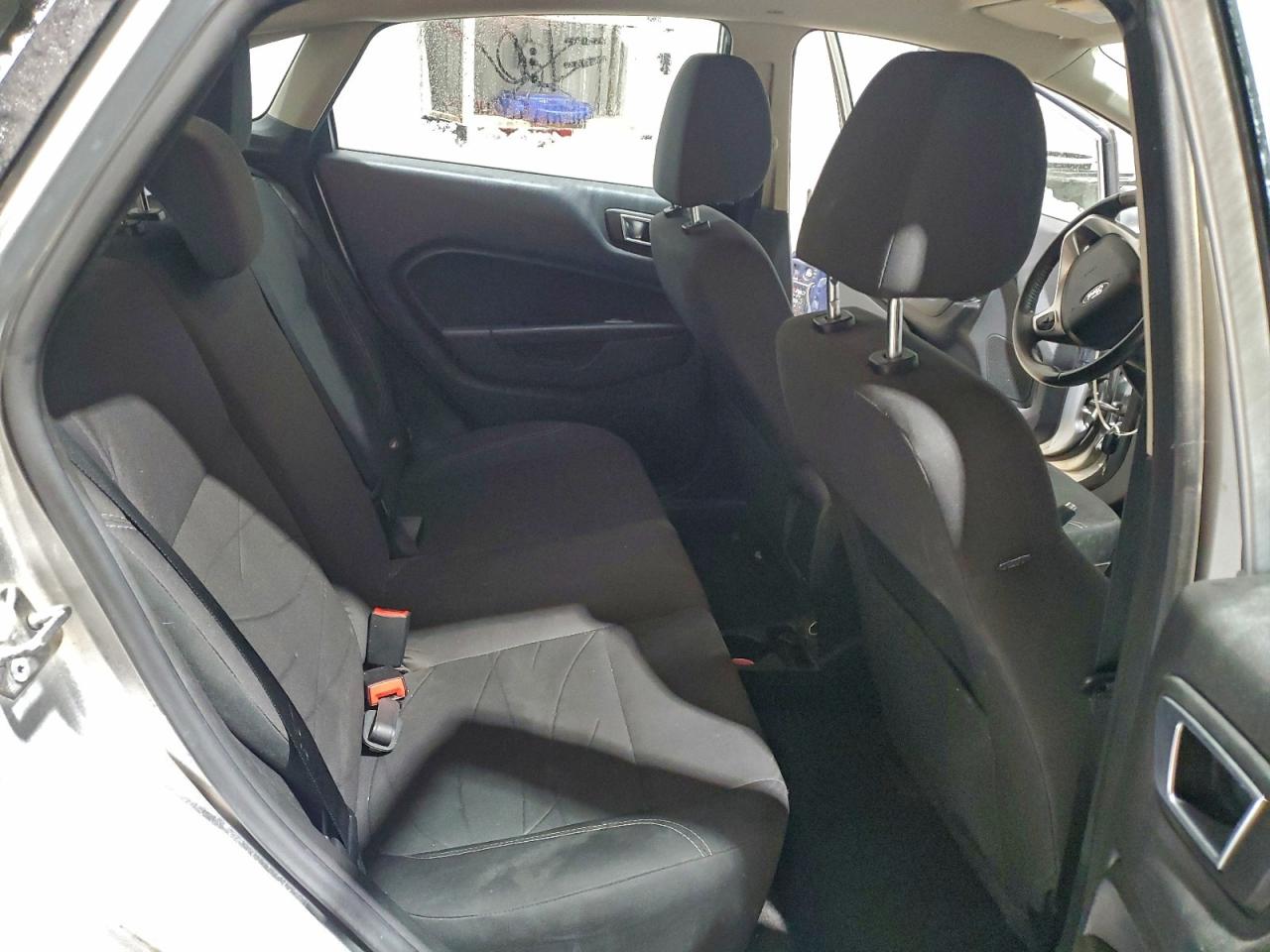 2015 FORD FIESTA SE photo 10