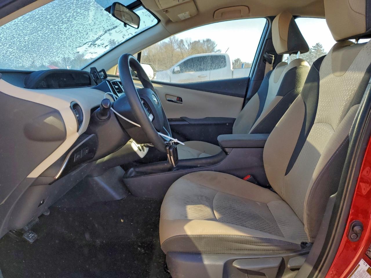 2016 TOYOTA PRIUS photo 7