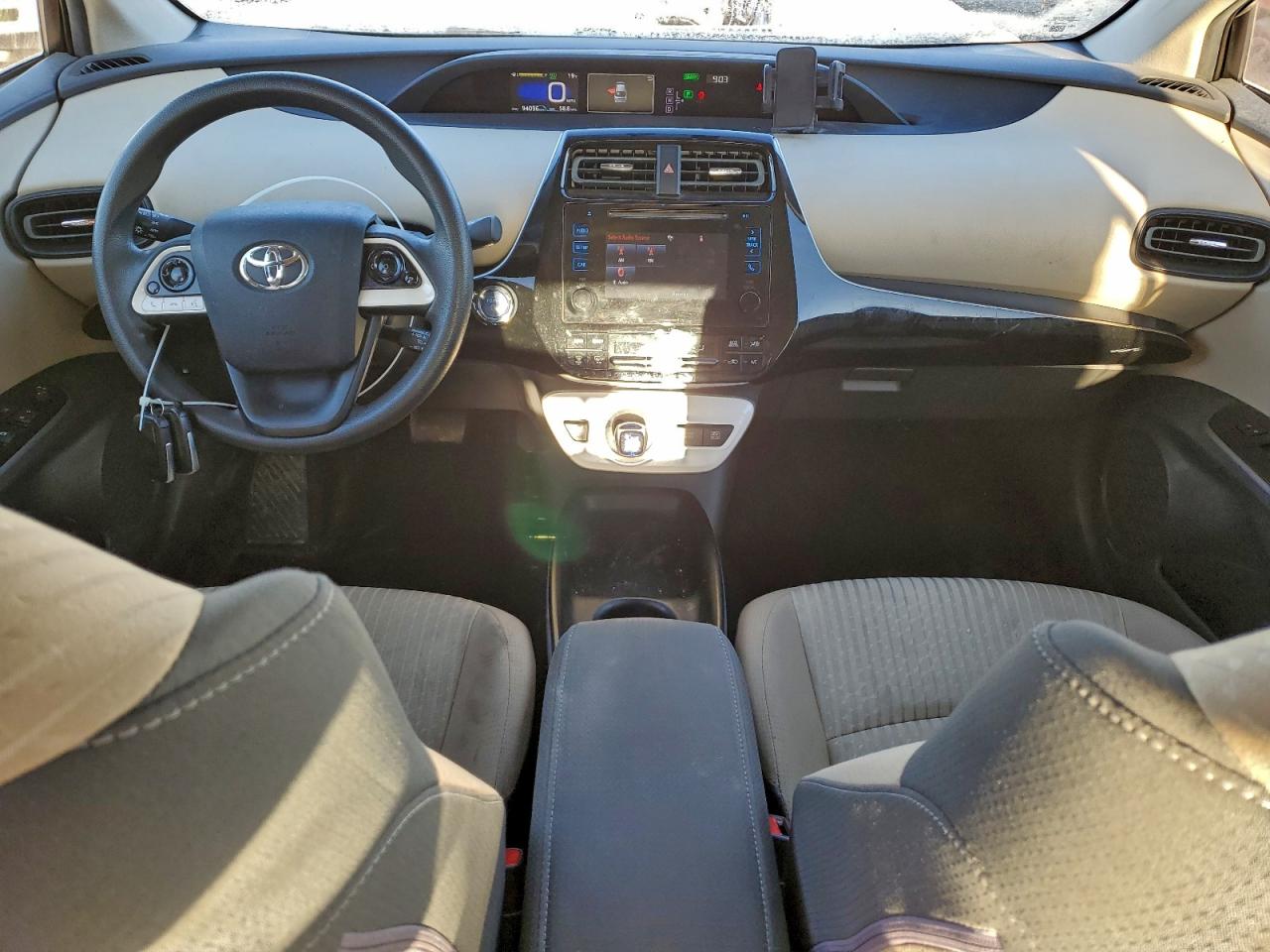 2016 TOYOTA PRIUS photo 8