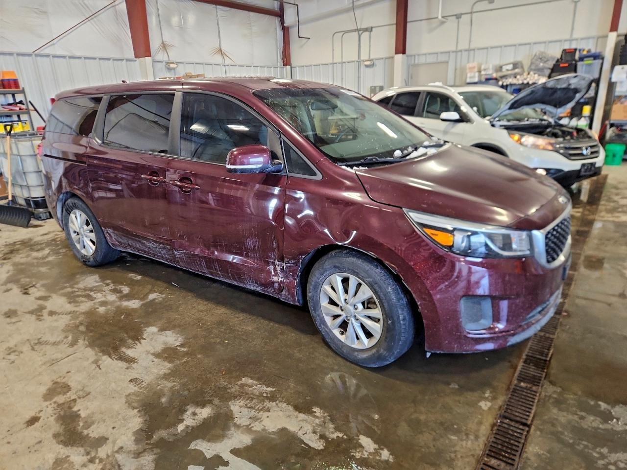 2017 KIA SEDONA LX photo 4