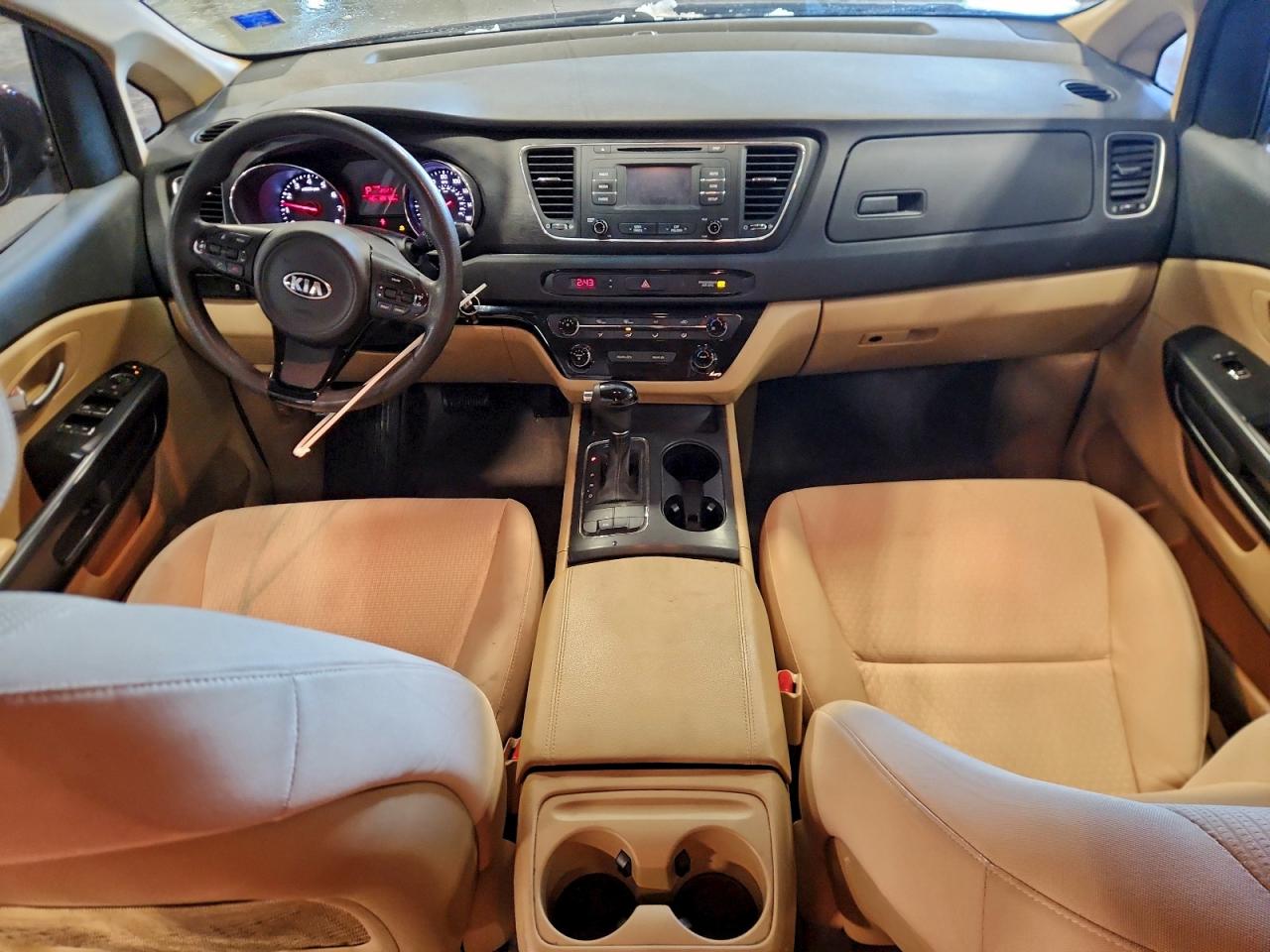 2017 KIA SEDONA LX photo 8