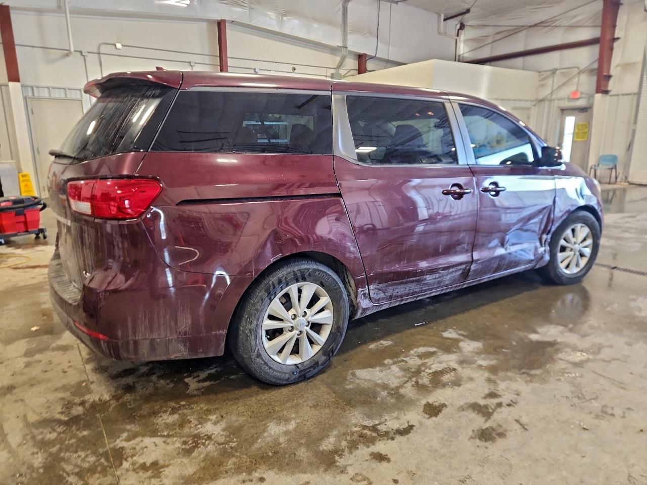 2017 KIA SEDONA LX photo 3