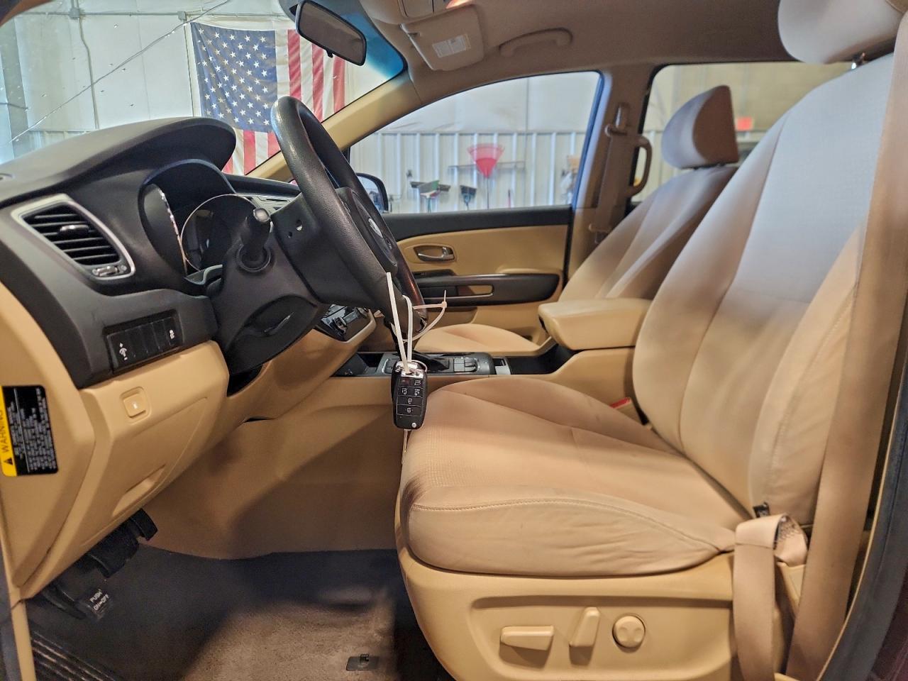 2017 KIA SEDONA LX photo 7