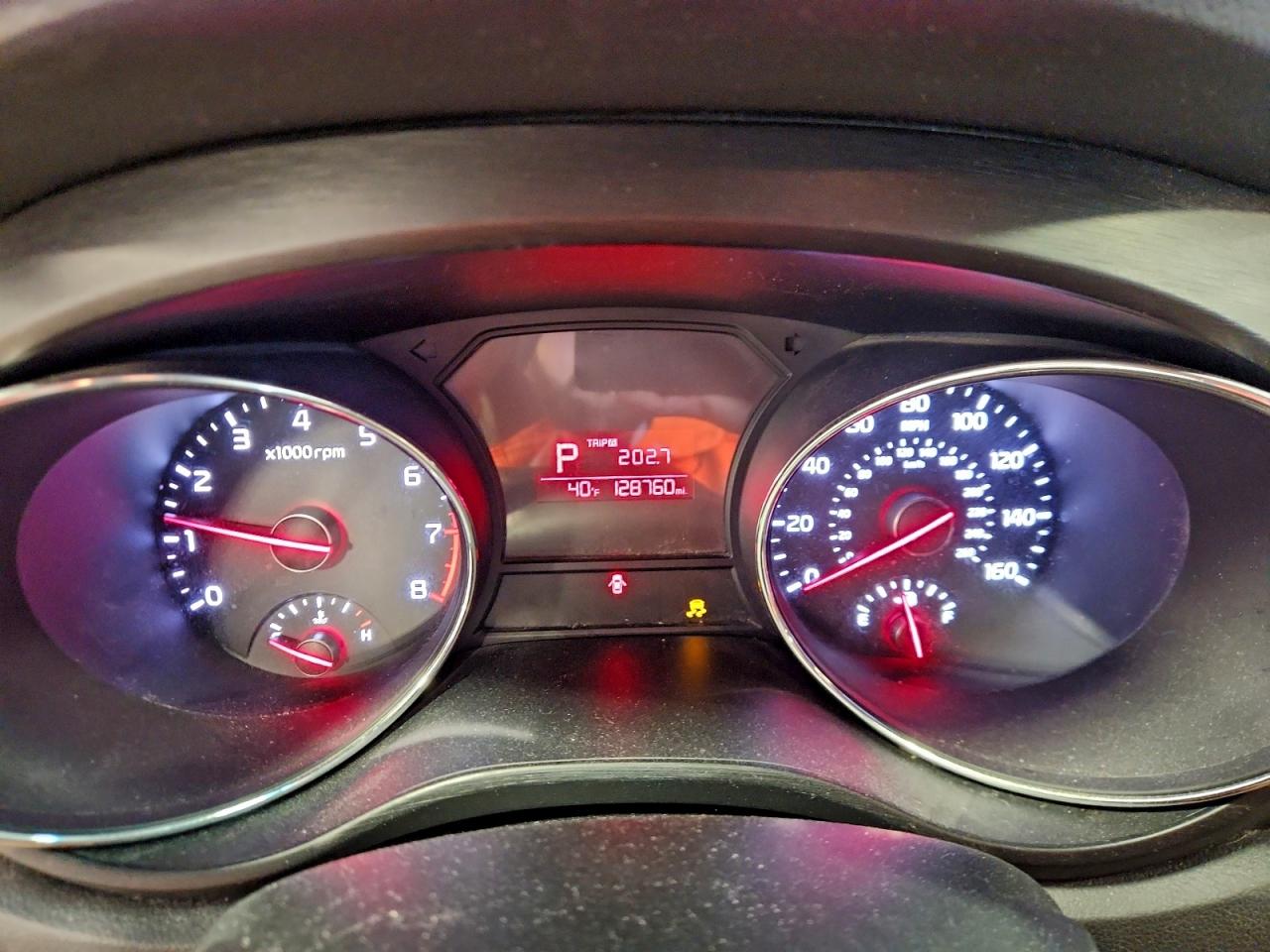 2017 KIA SEDONA LX photo 9
