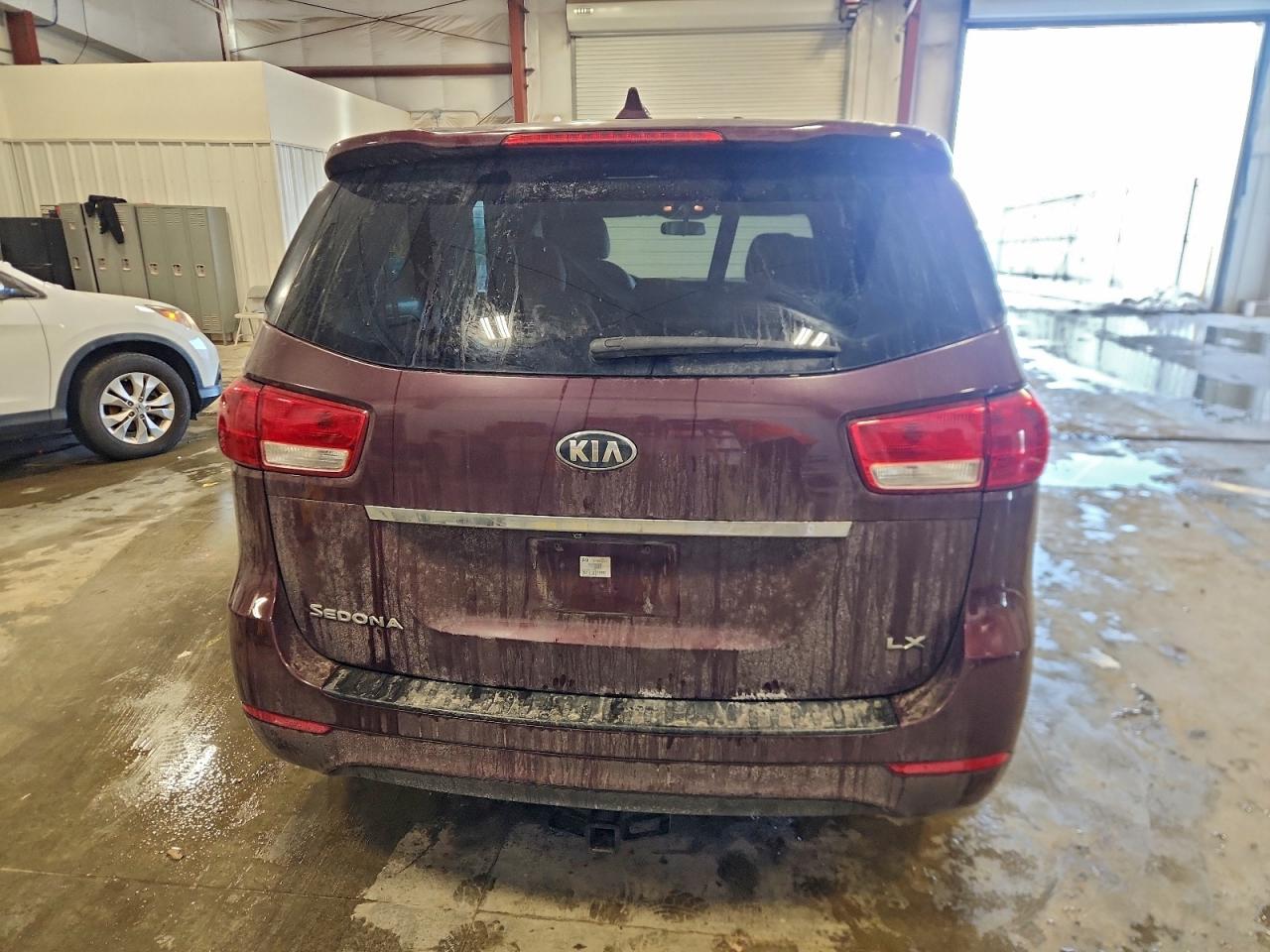 2017 KIA SEDONA LX photo 6