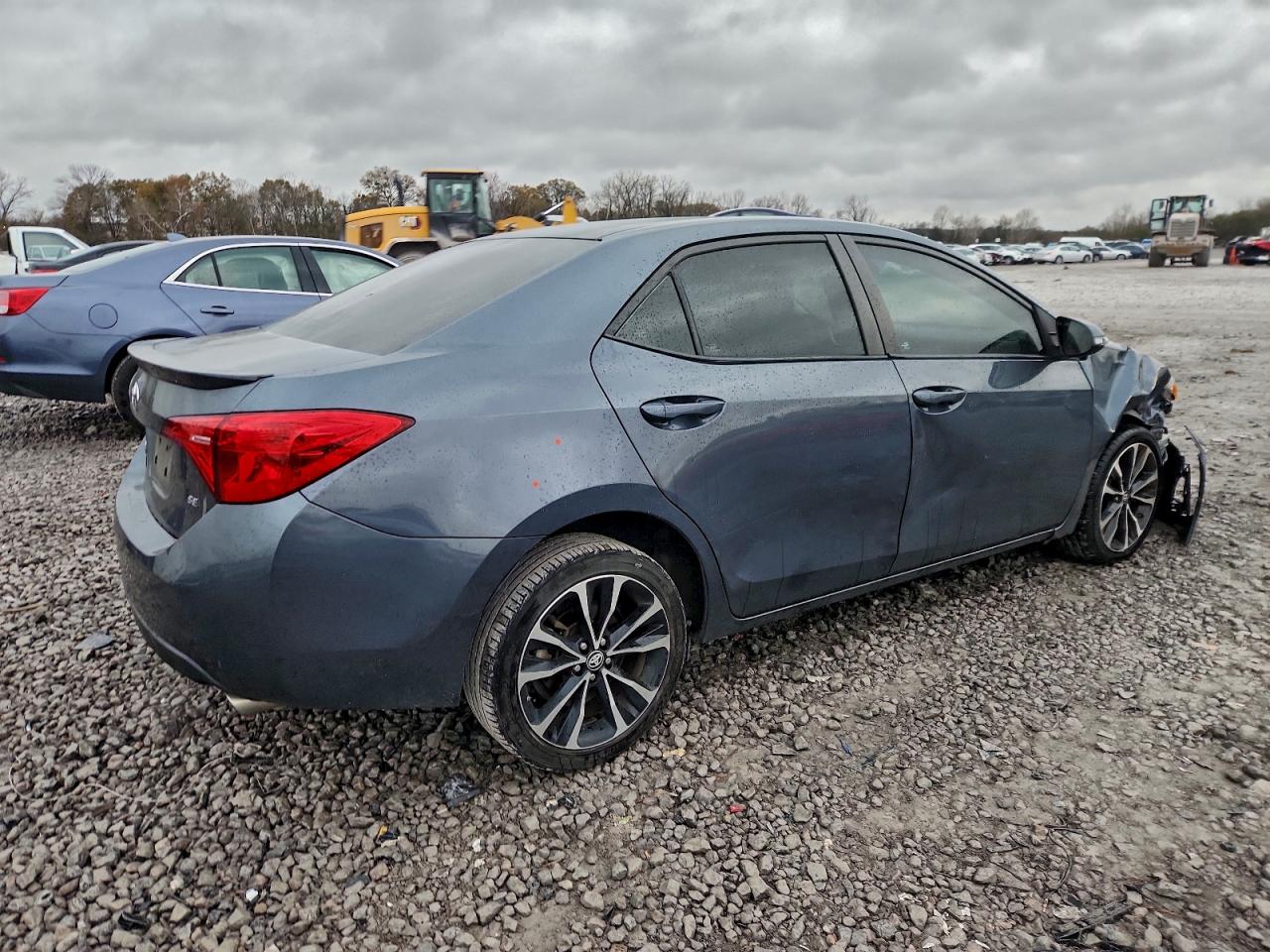 2017 TOYOTA COROLLA L photo 3