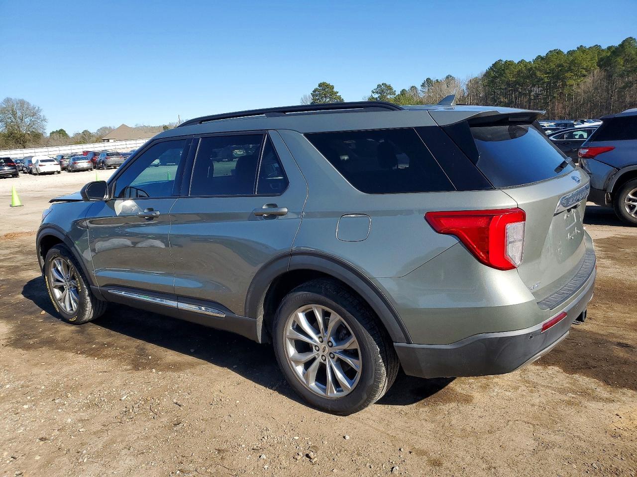 2020 FORD EXPLORER XLT photo 2