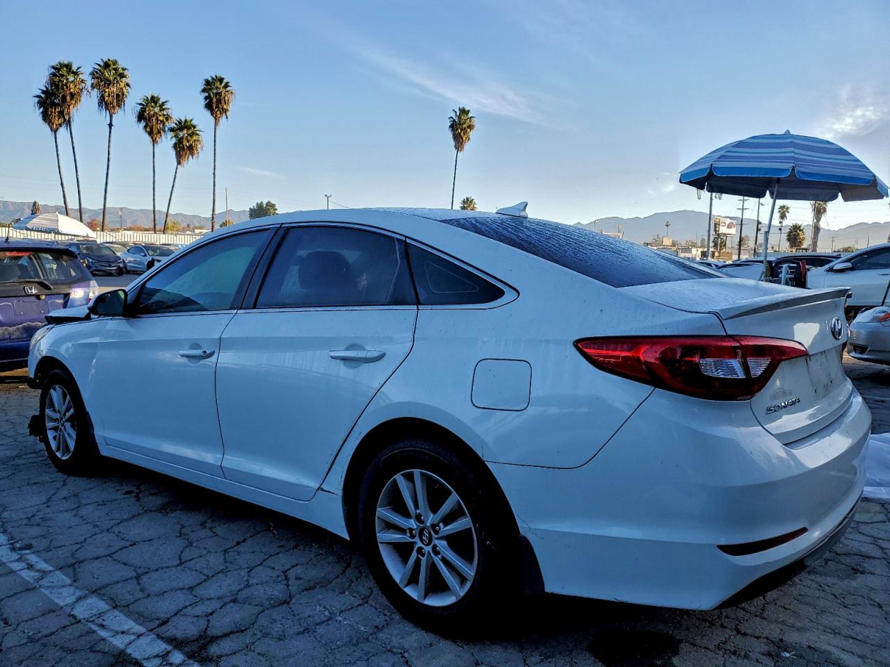 2015 HYUNDAI SONATA SE photo 2
