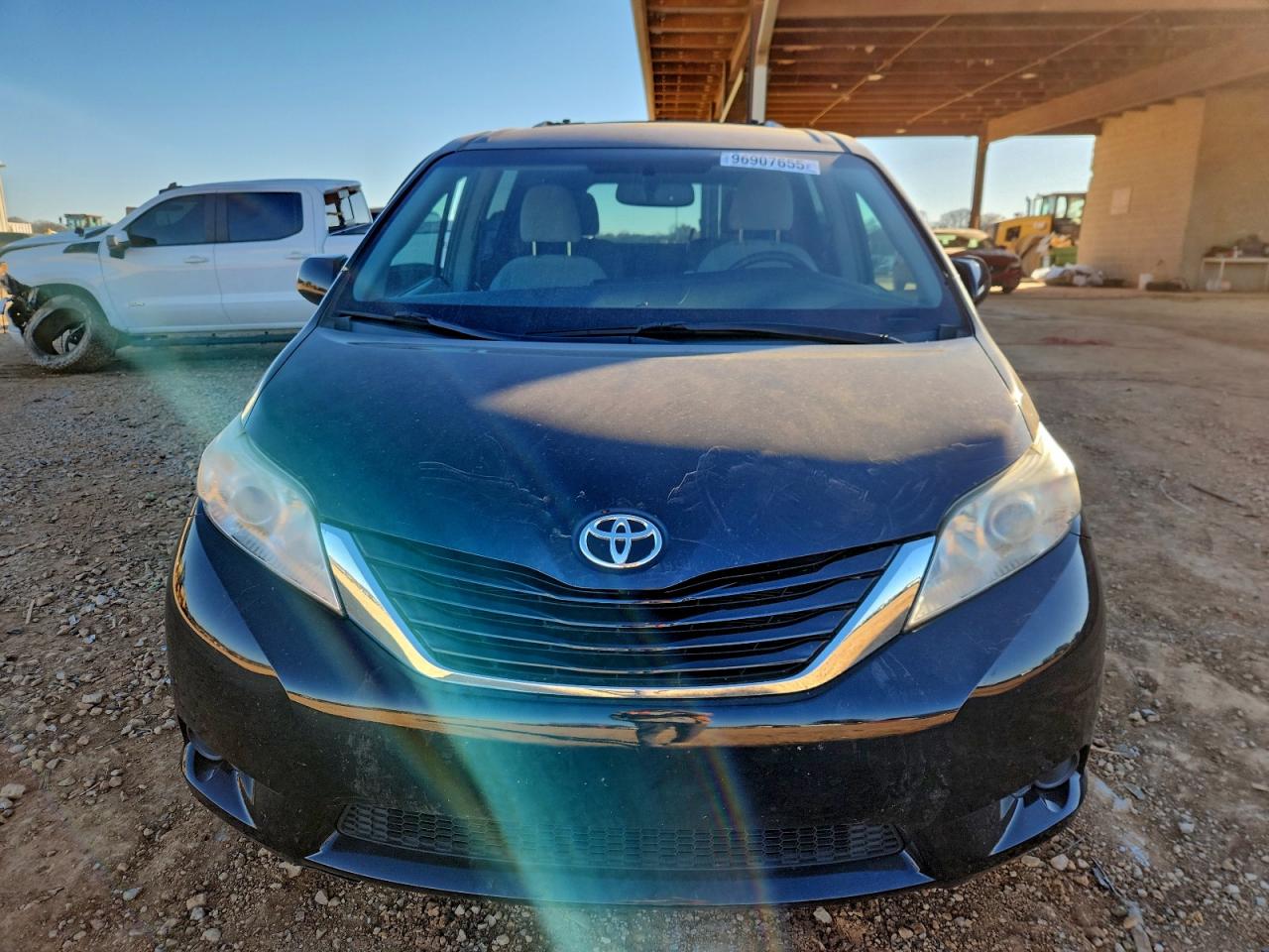 2016 TOYOTA SIENNA LE photo 5