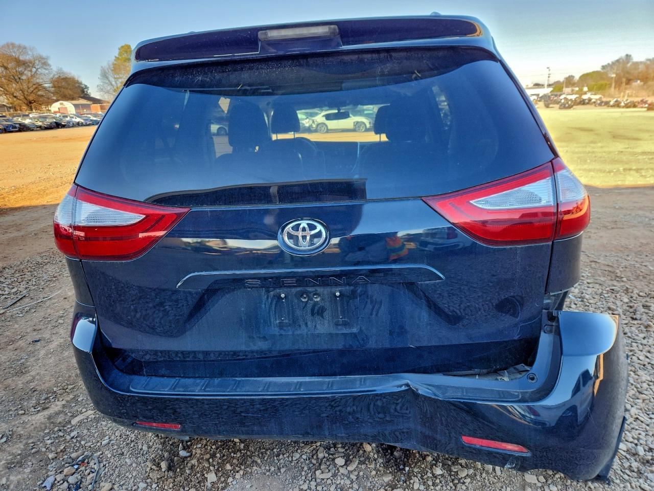 2016 TOYOTA SIENNA LE photo 6