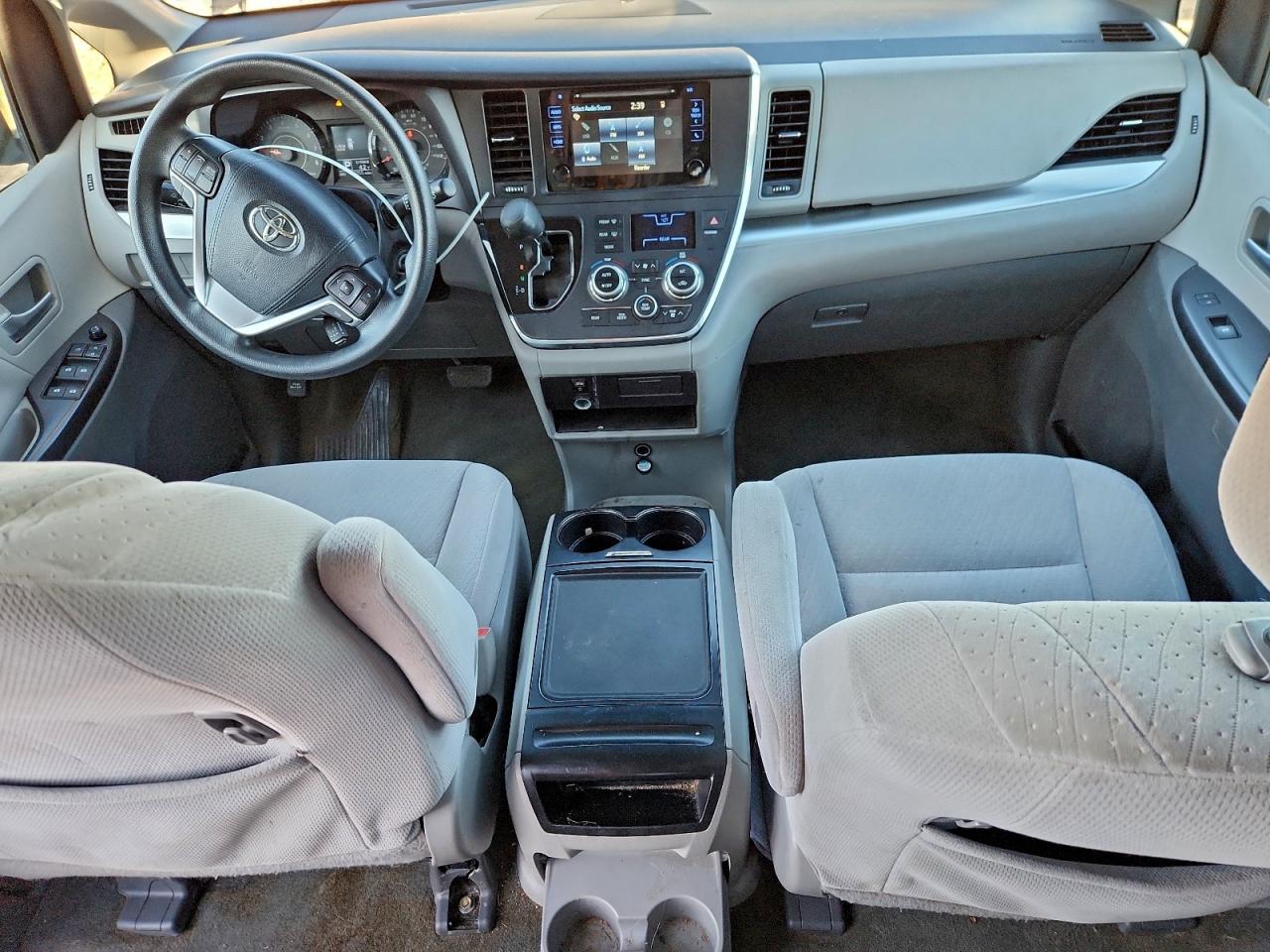 2016 TOYOTA SIENNA LE photo 8