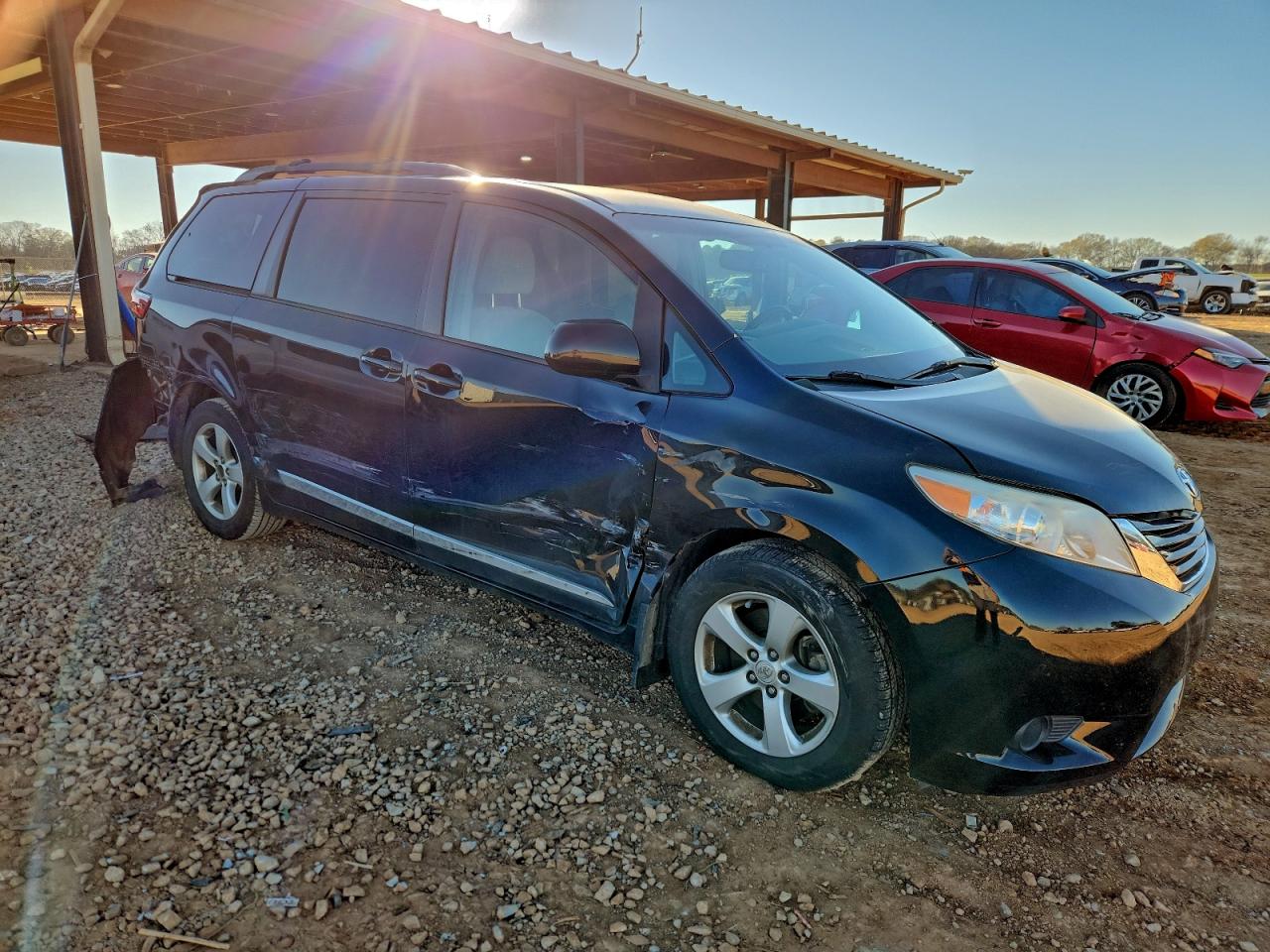 2016 TOYOTA SIENNA LE photo 4