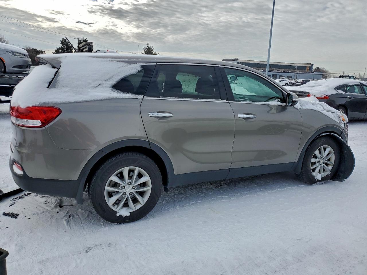 2017 KIA SORENTO LX photo 3