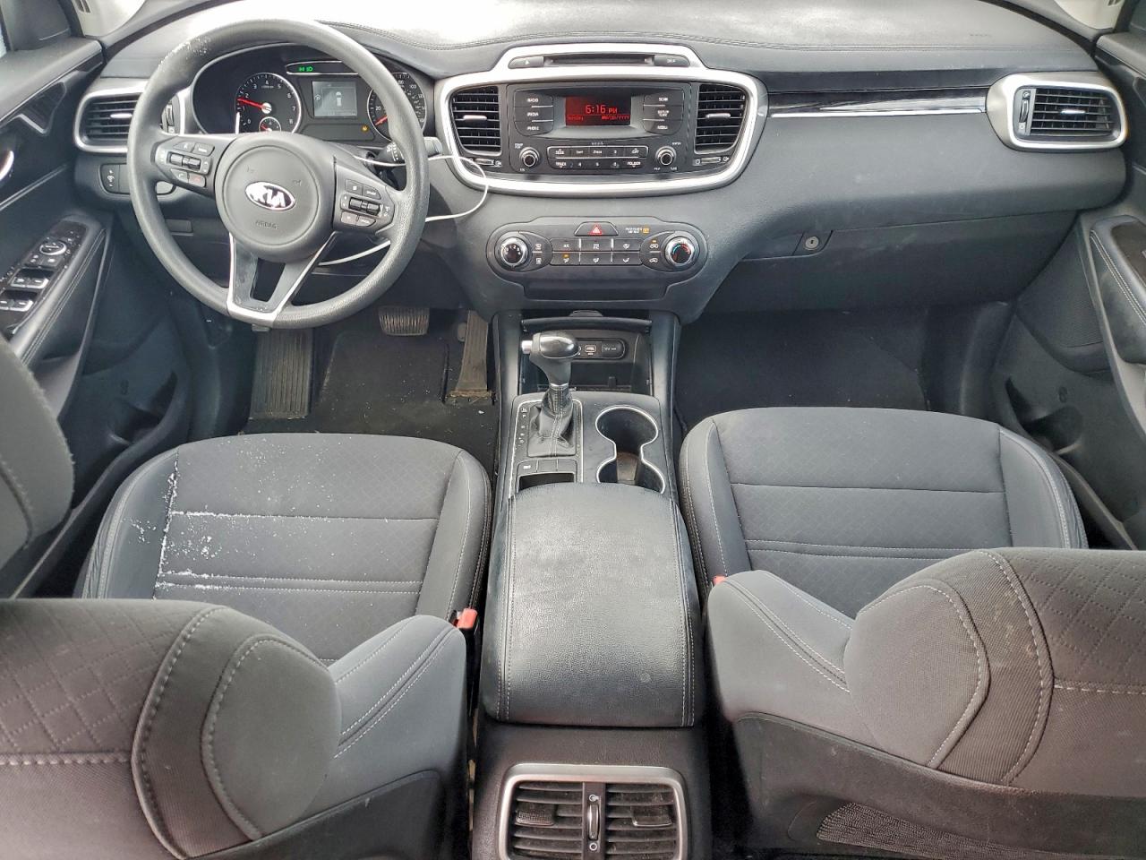 2017 KIA SORENTO LX photo 8