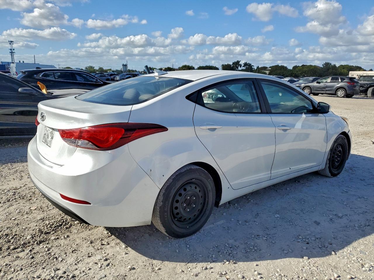 2016 HYUNDAI ELANTRA SE photo 3
