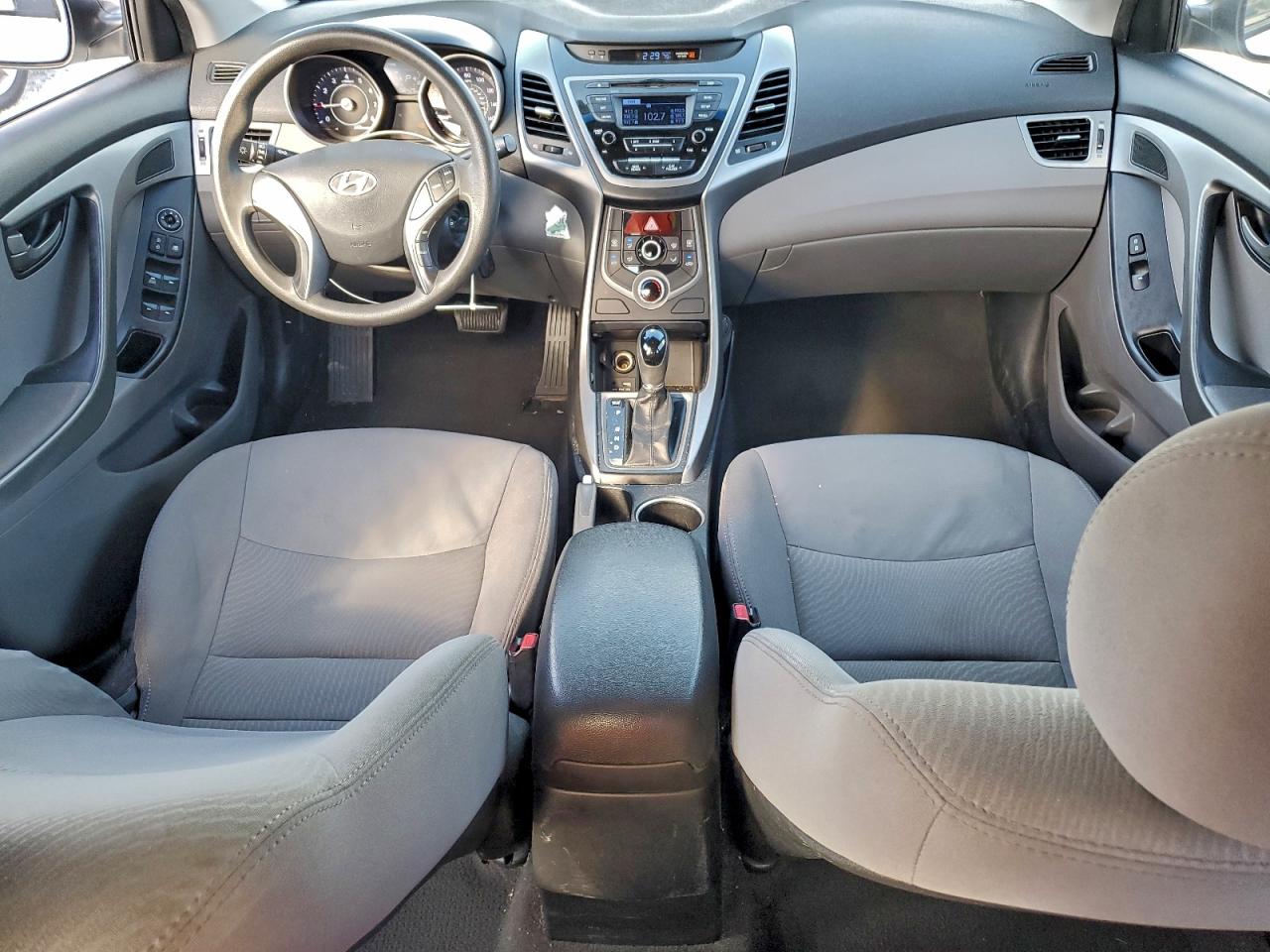 2016 HYUNDAI ELANTRA SE photo 8