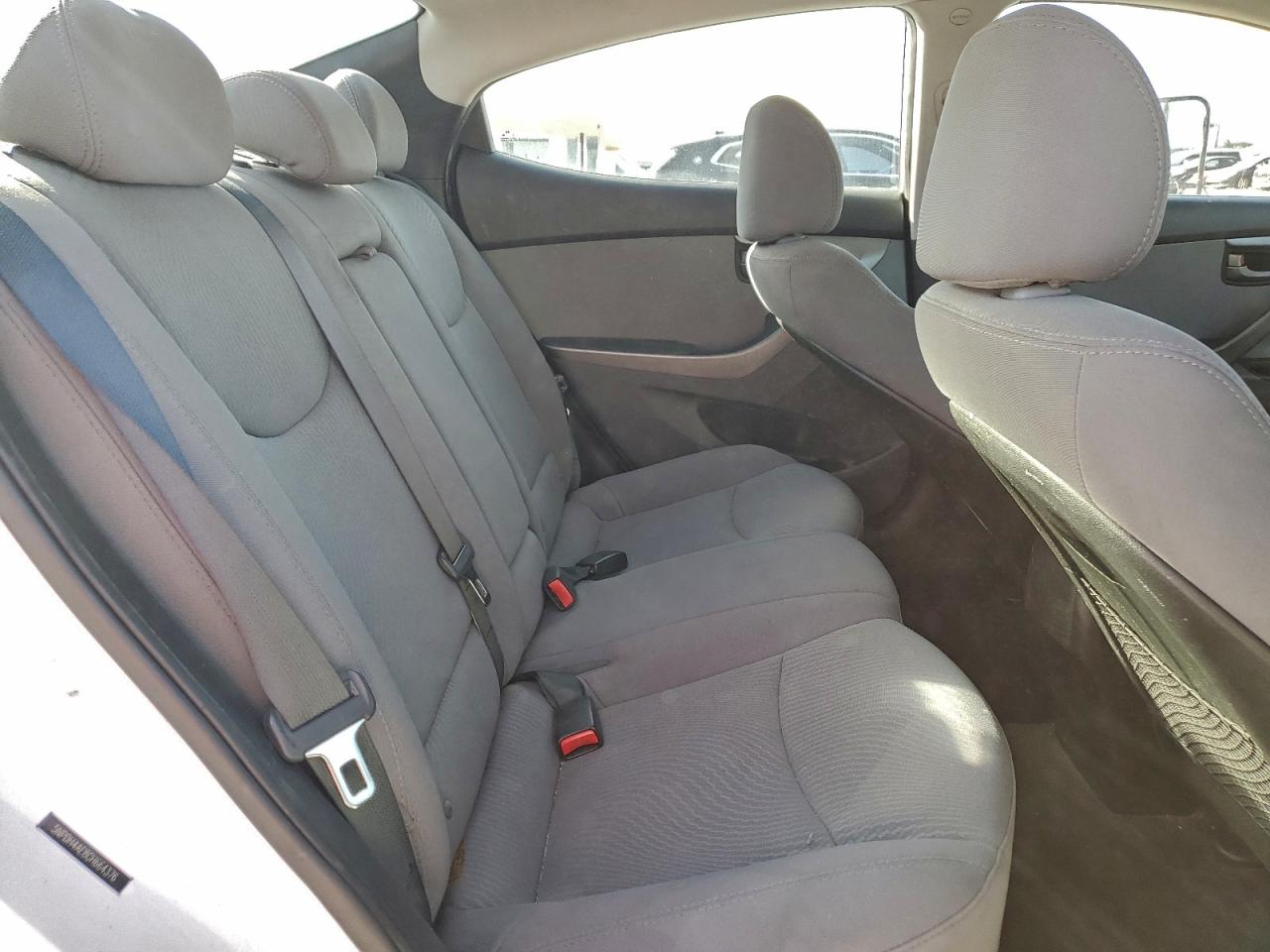 2016 HYUNDAI ELANTRA SE photo 10