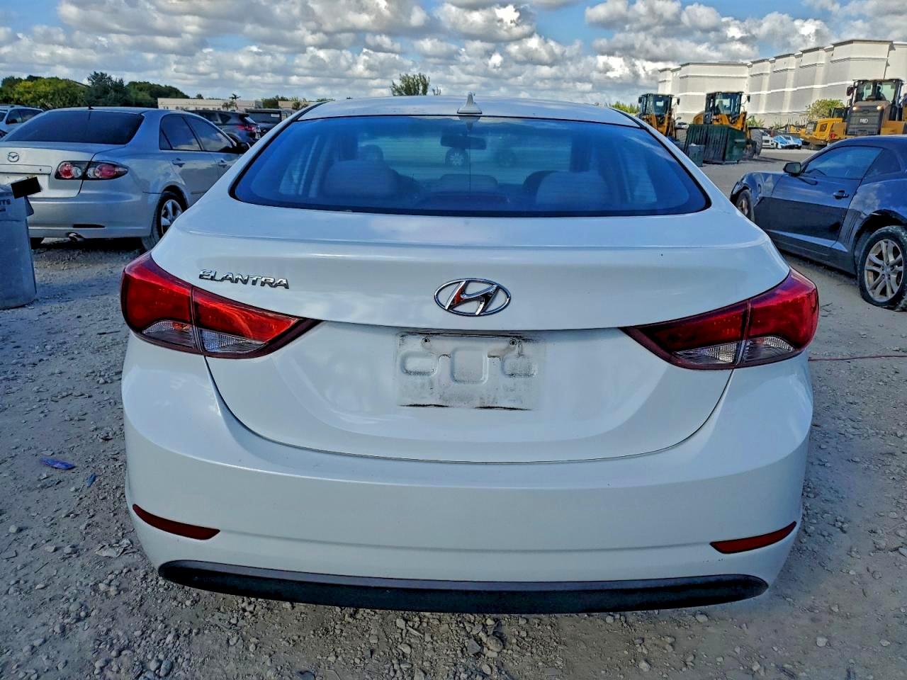 2016 HYUNDAI ELANTRA SE photo 6