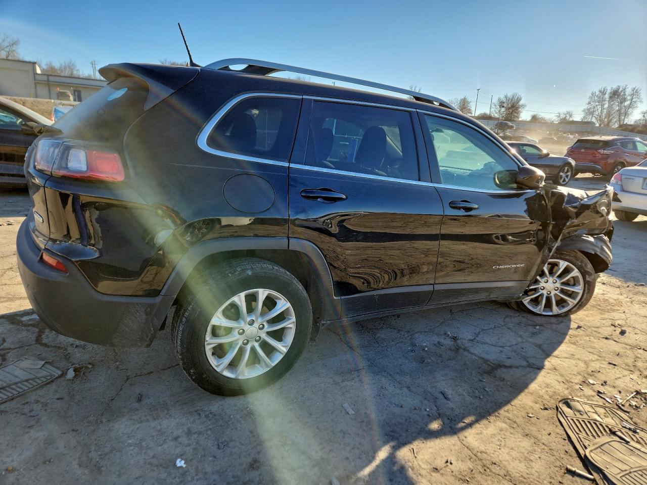 2019 JEEP CHEROKEE LATITUDE photo 3