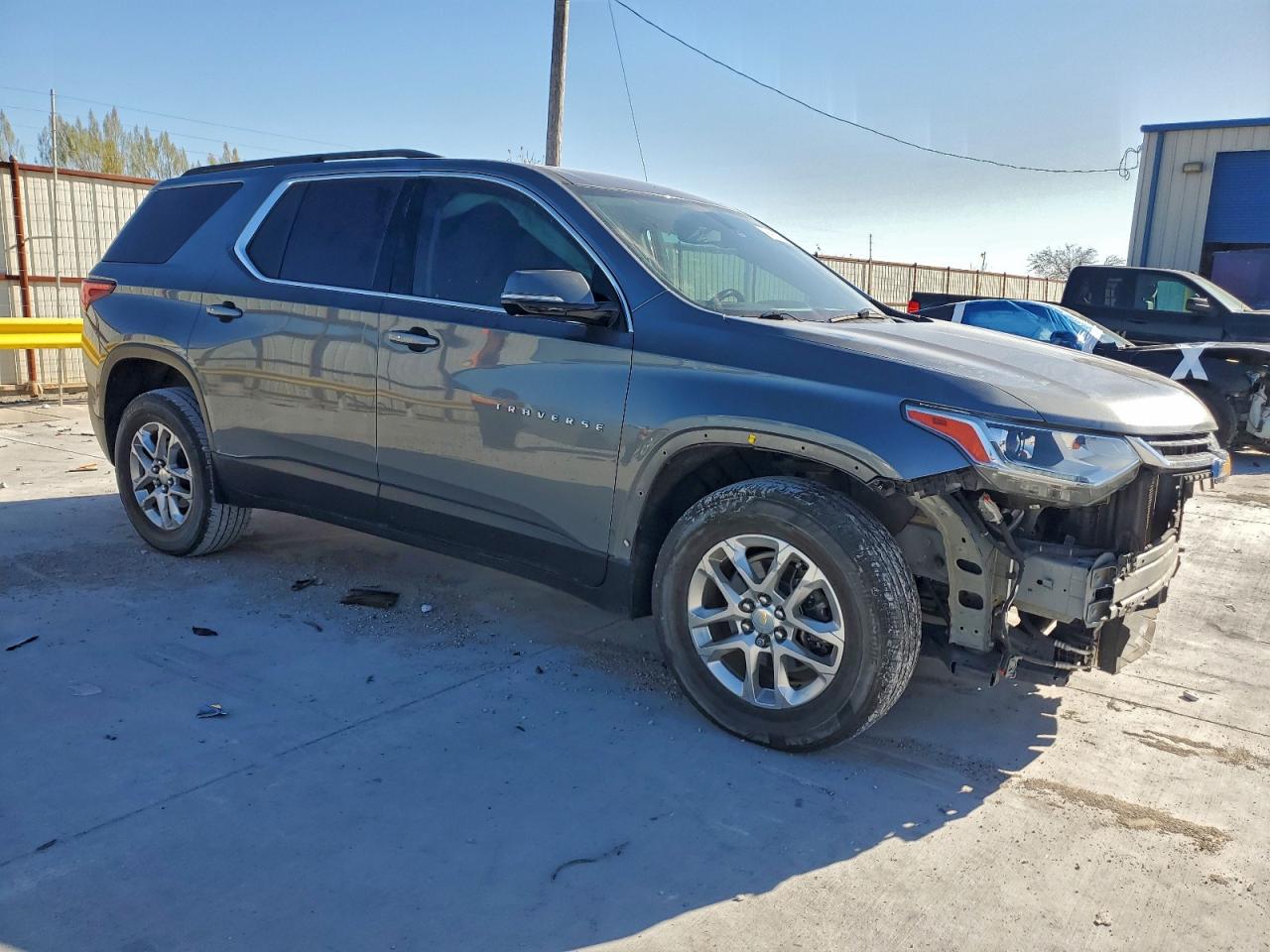 2020 CHEVROLET TRAVERSE LT photo 4
