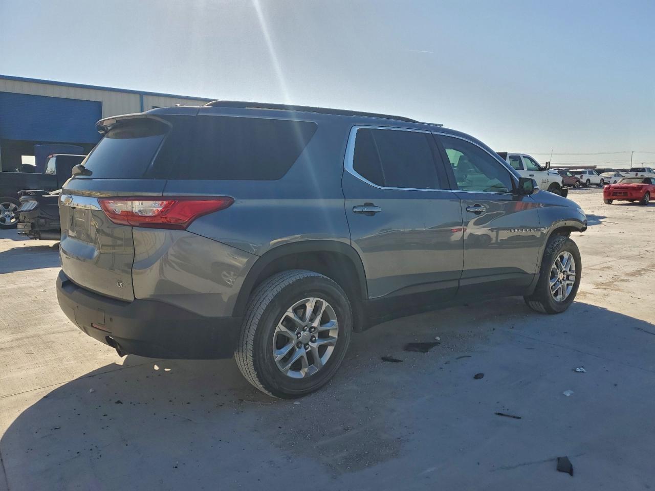 2020 CHEVROLET TRAVERSE LT photo 3