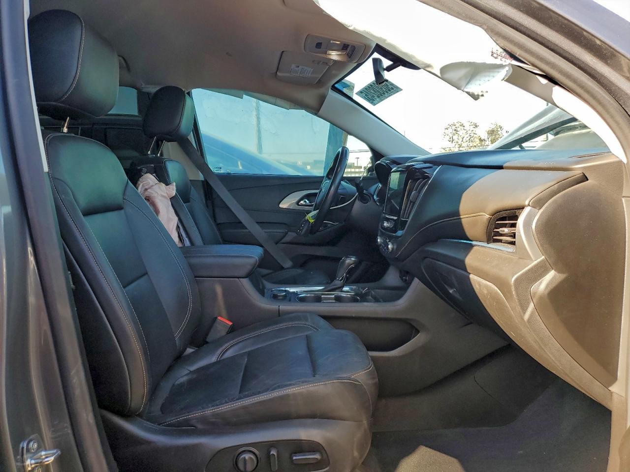 2020 CHEVROLET TRAVERSE LT photo 7