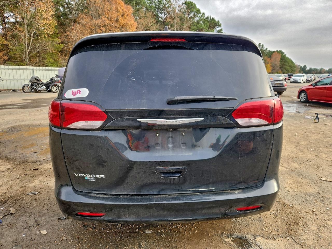 2021 CHRYSLER VOYAGER LXI photo 6